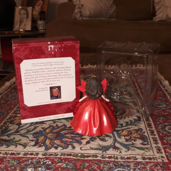 Collectible Hallmark 1997 Holiday BARBIE Fifth in Series of Happy Holiday Dolls - Picture 13 of 15